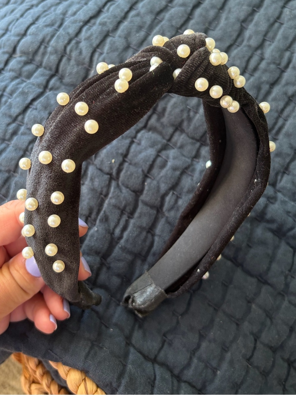 Pearl-Embellished Velvet Knot Headband - Black